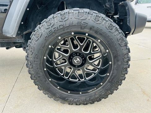 Used 2023 Jeep Wrangler Unlimited Sport AWD/4WD image 34