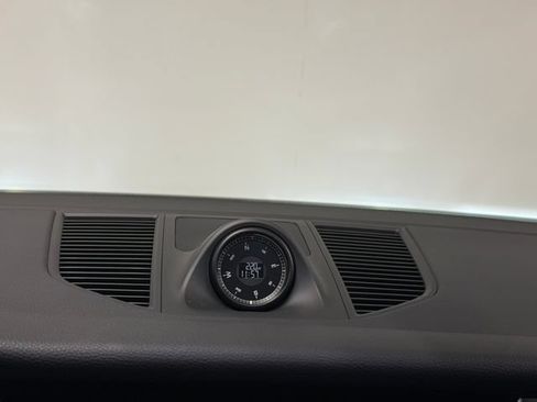 Certified 2026 Porsche Macan AWD/4WD image 17