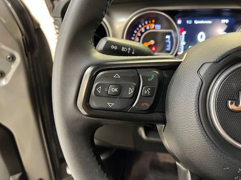 Used 2023 Jeep Gladiator Sport AWD/4WD image 20