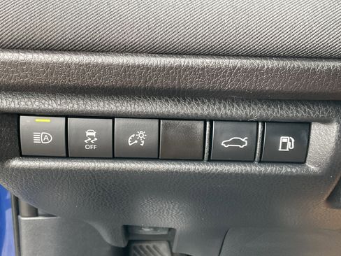Used 2025 Toyota Camry LE FWD image 29