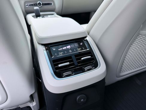 Certified 2024 Volvo XC90 T8 Plus w/ Protection Package AWD/4WD image 15