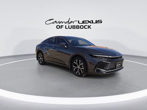 Used 2023 Toyota Crown Limited image 2