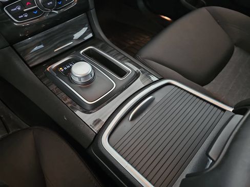 Used 2021 Chrysler 300 Touring w/ Sport Appearance Package RWD image 22