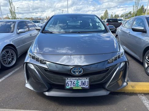 Used 2022 Toyota Prius Prime LE FWD image 1