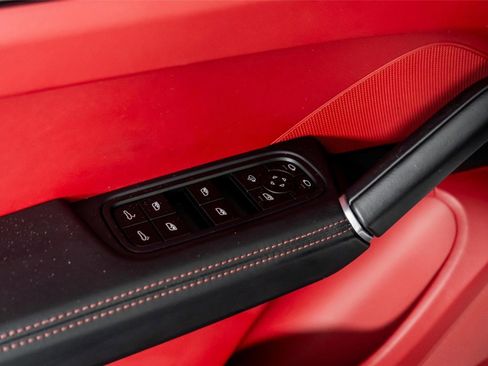 Used 2023 Porsche Cayenne Platinum Edition image 54