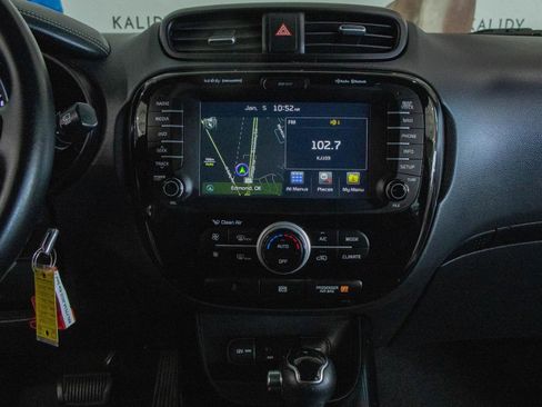Used 2015 Kia Soul + w/ Audio Package image 4