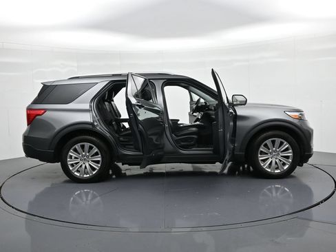 Certified 2023 Ford Explorer Limited w/ Equipment Group 301A AWD/4WD image 24