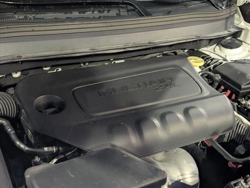 Used 2019 Jeep Cherokee Limited image 23