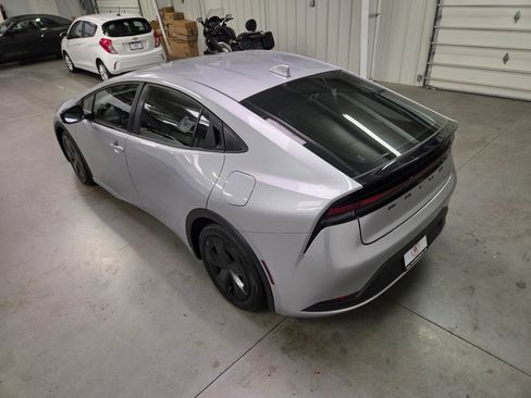 Used 2023 Toyota Prius LE FWD image 5
