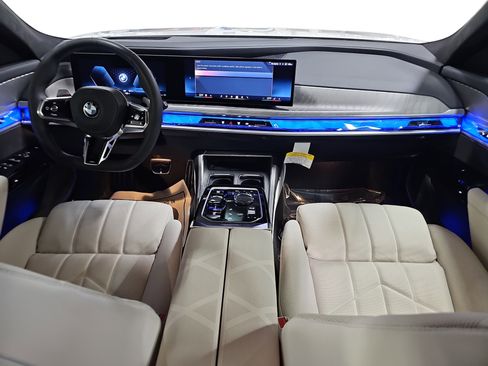 Certified 2025 BMW 760i xDrive w/ Autobahn Package AWD/4WD image 10