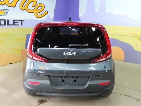 Used 2022 Kia Soul LX image 7