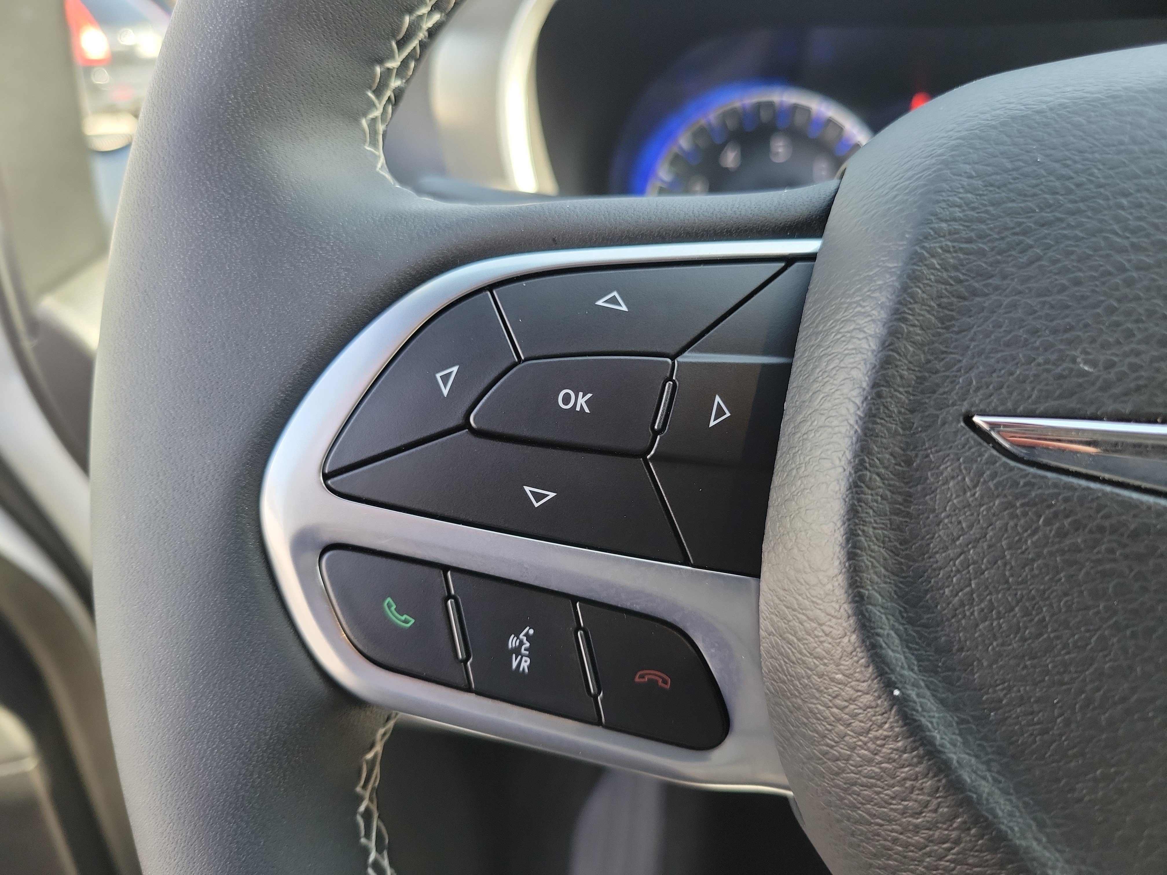 Used 2025 Chrysler Pacifica Select FWD image 14