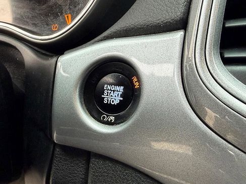 Used 2021 Jeep Grand Cherokee Laredo X image 36