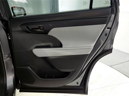 Certified 2024 Toyota Highlander LE image 19