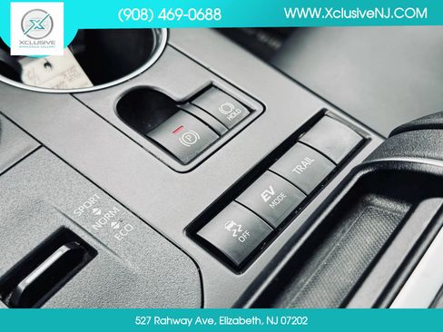 Used 2020 Toyota Highlander XLE AWD/4WD image 15