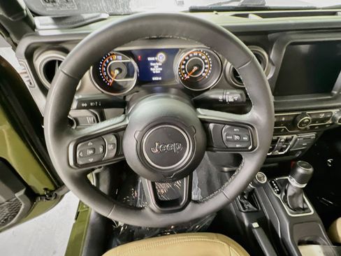 Used 2023 Jeep Gladiator Sport AWD/4WD image 11