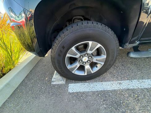 Used 2017 Chevrolet Colorado Z71 AWD/4WD image 38