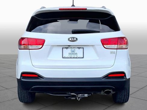 Used 2017 Kia Sorento LX image 5