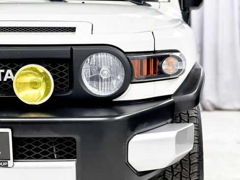 Used 2014 Toyota FJ Cruiser 4WD image 3