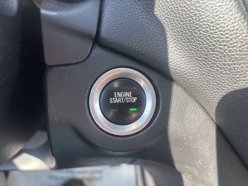 Used 2018 Chevrolet Equinox LT FWD image 19