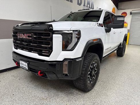 Used 2024 GMC Sierra 2500 AT4X image 3