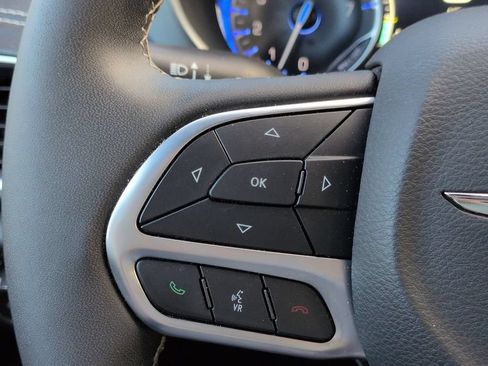 Used 2026 Chrysler Pacifica Limited FWD image 26