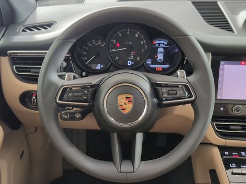 Certified 2026 Porsche Macan AWD/4WD image 27