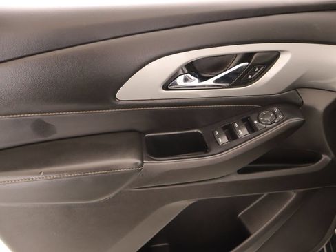 Used 2021 Chevrolet Traverse LS FWD image 15