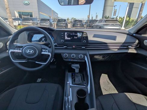 New 2026 Hyundai Elantra SE FWD image 27