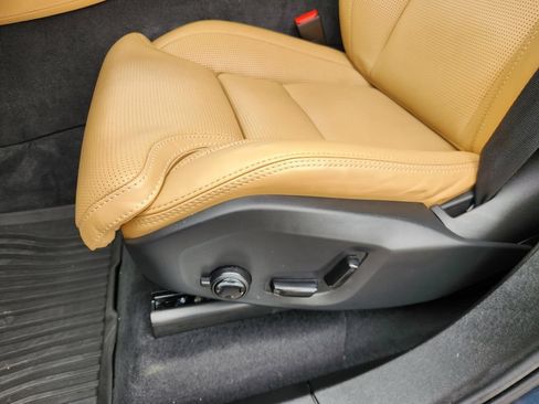 Certified 2024 Volvo XC90 T8 Ultimate w/ Lounge Package AWD/4WD image 17