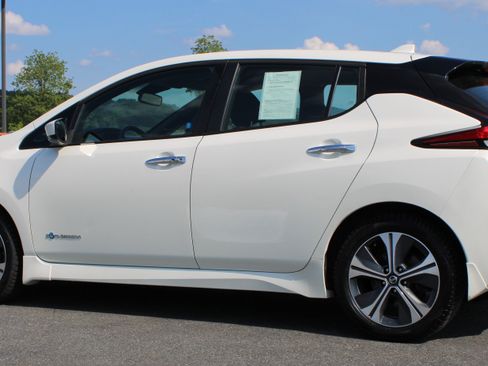 Used 2019 Nissan Leaf SV Plus w/ SV Plus Technology Package FWD image 11