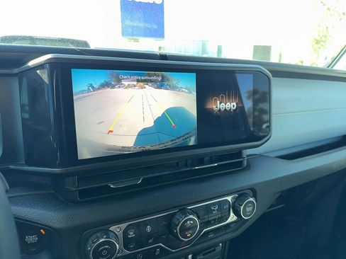 Used 2024 Jeep Wrangler Sport image 19