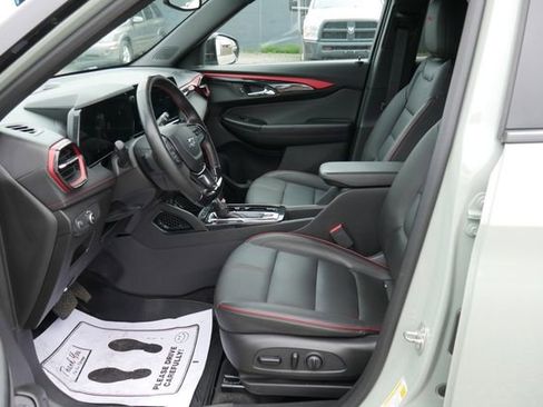 Used 2024 Chevrolet TrailBlazer RS w/ Convenience Package AWD/4WD image 2