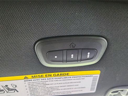 Used 2026 Chrysler Pacifica Limited FWD image 30