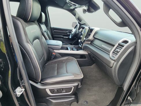 Used 2023 RAM 1500 Laramie AWD/4WD image 18