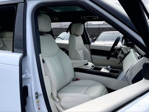 New 2026 Land Rover Range Rover SE image 31