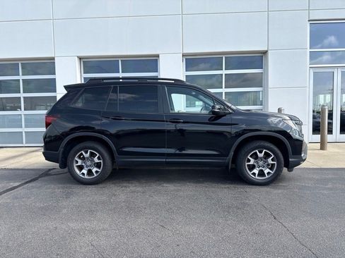 Used 2023 Honda Passport TrailSport image 3