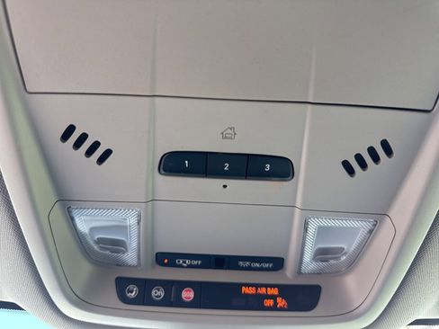 Used 2021 Buick Enclave Essence image 47