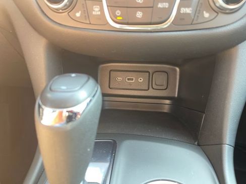 Used 2021 Chevrolet Equinox LT FWD image 20
