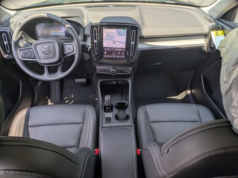 New 2026 Volvo XC40 B5 Core w/ Protection Package Premier image 25