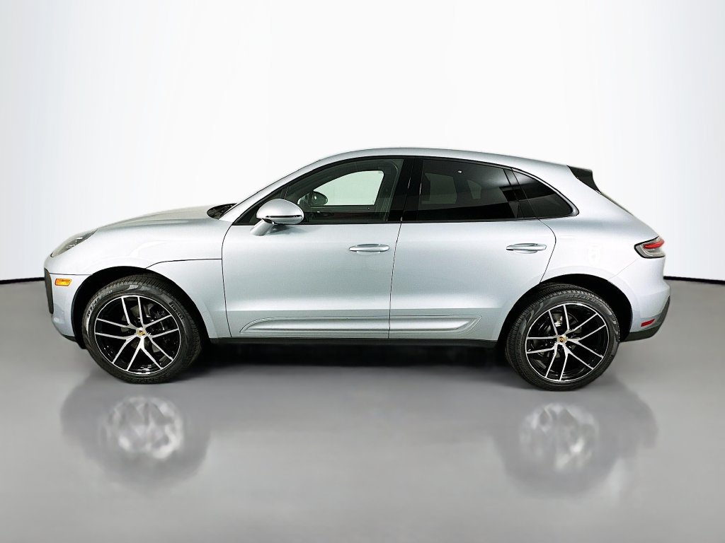 Certified 2025 Porsche Macan AWD/4WD image 2