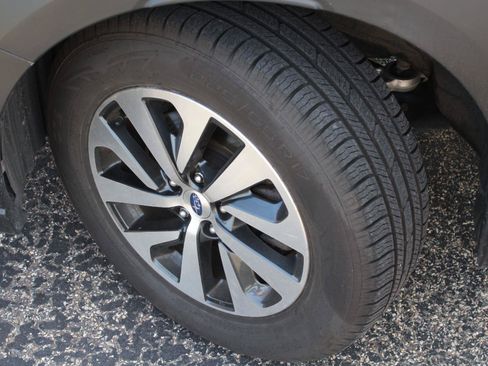 Used 2024 Subaru Outback Premium AWD/4WD image 18