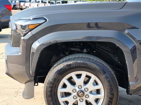 Certified 2025 Toyota Tacoma SR5 AWD/4WD image 7