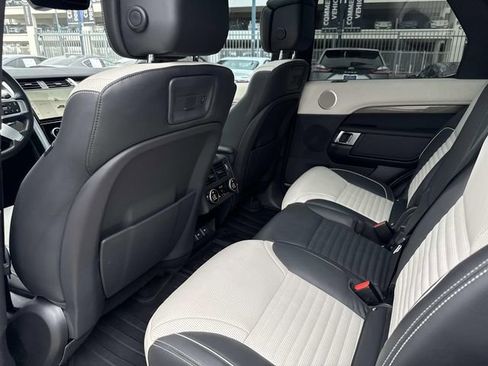 Used 2023 Land Rover Discovery Metropolitan Edition image 27