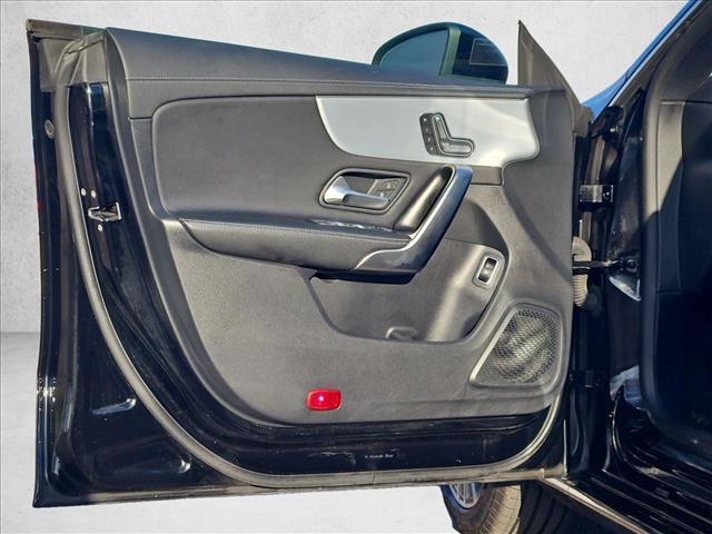 Used 2025 Mercedes-Benz CLA 250 image 10