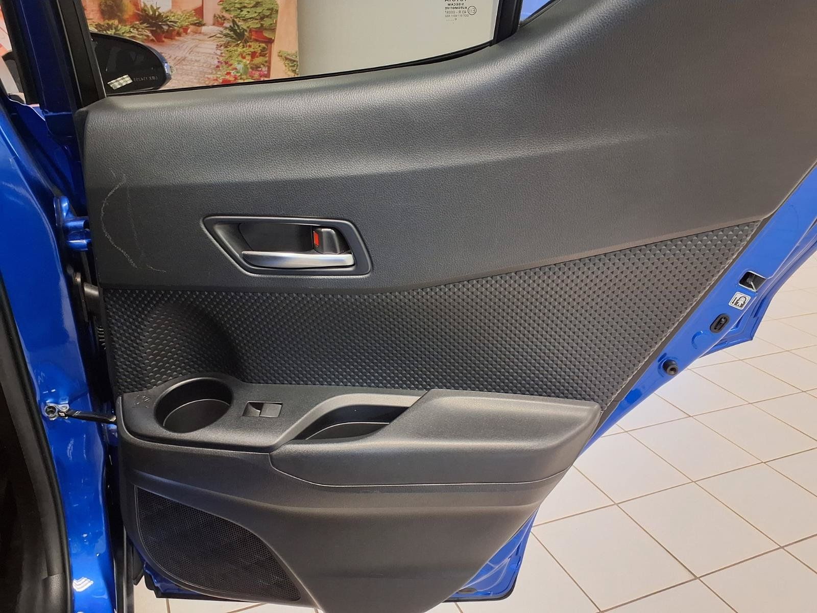 Used 2020 Toyota C-HR XLE FWD image 11