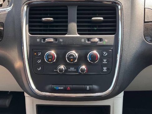 Used 2018 Dodge Grand Caravan SE w/ UConnect Hands-Free Group FWD image 22