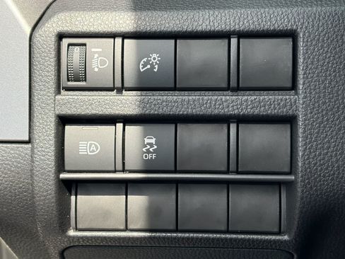 Used 2025 Toyota Tacoma SR5 AWD/4WD image 17