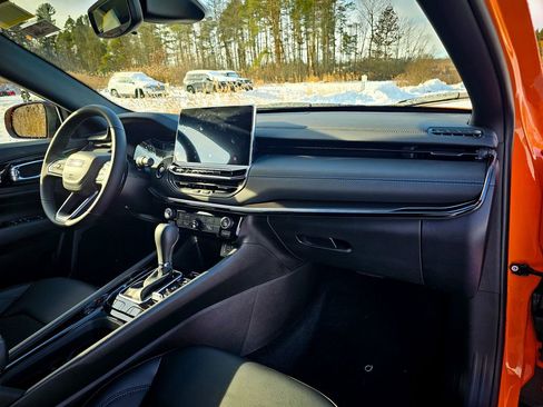 New 2026 Jeep Compass Latitude image 37