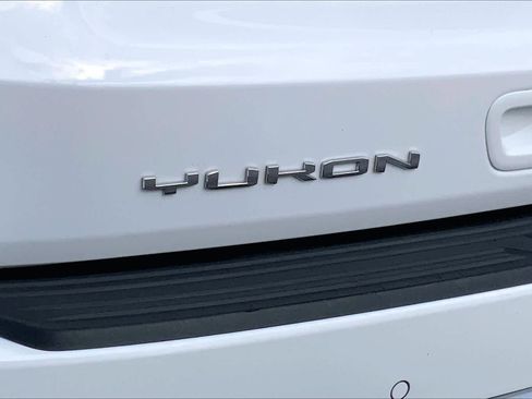 Used 2021 GMC Yukon Denali w/ Denali Premium Package image 10